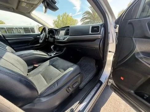 Used 2017 Toyota Highlander Limited Platinum w/ Carpet Mat Package FWD image 11