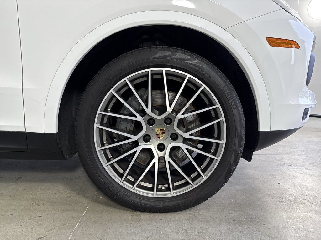 Certified 2023 Porsche Cayenne S Platinum w/ Premium Package Plus AWD/4WD image 15