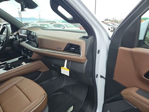 New 2026 Chevrolet Suburban High Country image 27