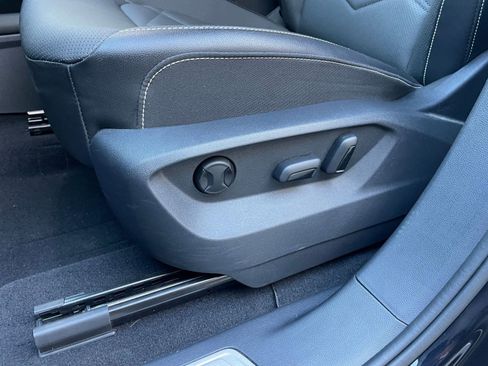 Used 2025 Volkswagen Atlas SE image 23