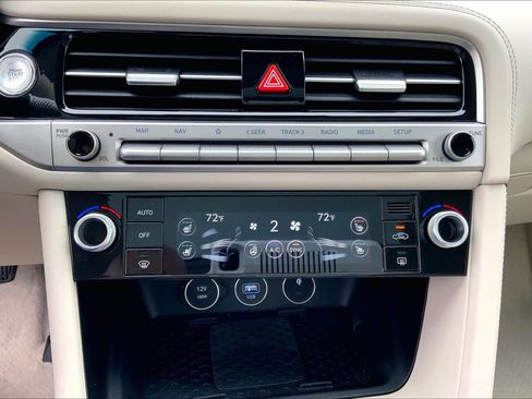 Used 2026 Genesis G70 2.5T Prestige image 33