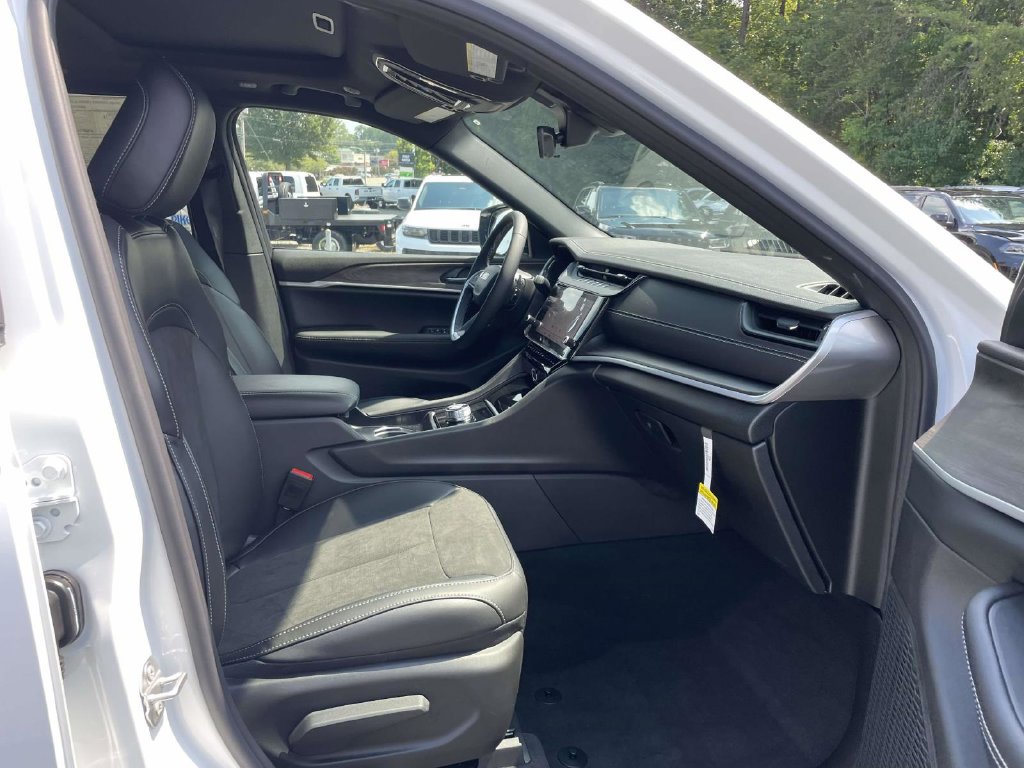New 2027 Jeep Grand Cherokee 4WD image 15