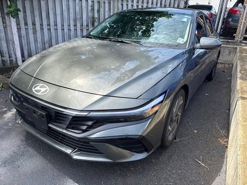 Used 2024 Hyundai Elantra SEL w/ Convenience Package FWD image 1