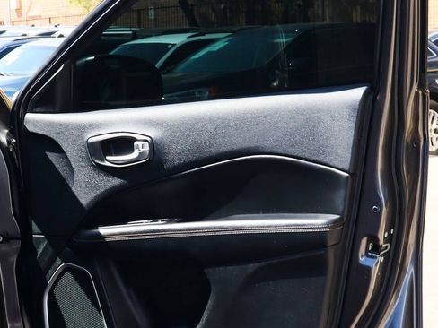 Used 2019 Jeep Compass Latitude FWD image 29