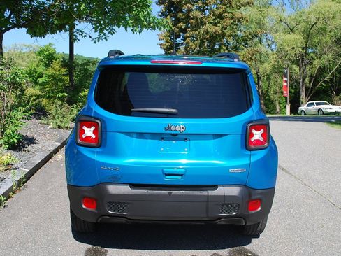 Used 2022 Jeep Renegade Latitude AWD/4WD image 4