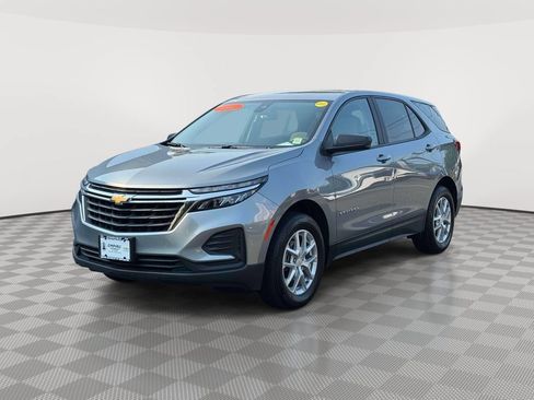 Used 2023 Chevrolet Equinox LS w/ LS Convenience Package AWD/4WD image 3