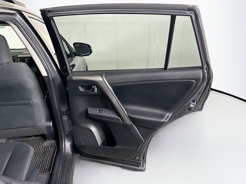 Used 2018 Toyota RAV4 XLE image 30