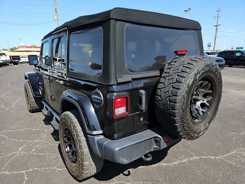 Used 2018 Jeep Wrangler Unlimited Sahara AWD/4WD image 5