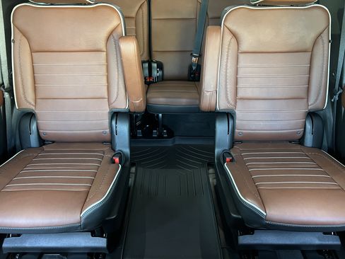 Used 2024 GMC Yukon Denali Ultimate AWD/4WD image 15
