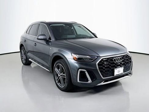 Used 2021 Audi Q5 e Premium Plus w/ Premium Plus Package image 3