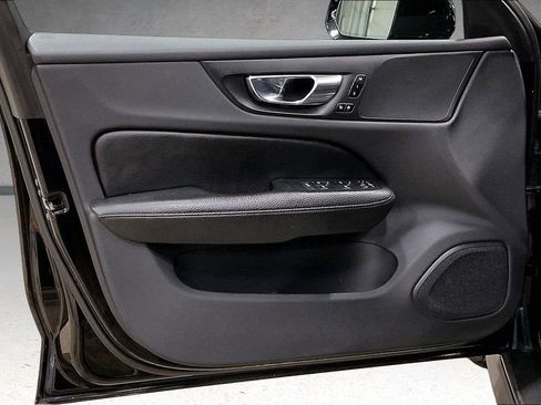 Used 2020 Volvo V60 T5 Cross Country w/ Protection Package Premier image 20