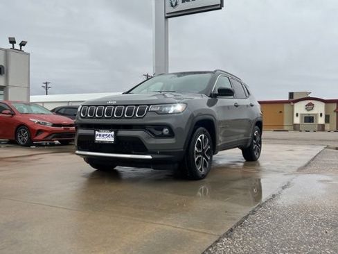 Used 2022 Jeep Compass Limited image 1