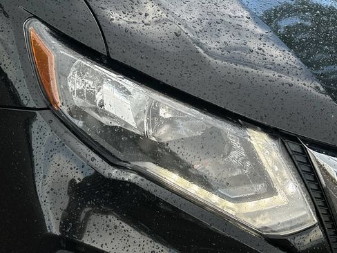 Used 2018 Nissan Rogue S AWD/4WD image 20