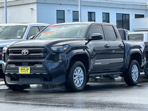 Used 2024 Toyota Tacoma SR5 AWD/4WD image 8