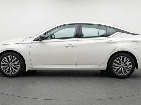 Used 2025 Nissan Altima 2.5 SV FWD image 5