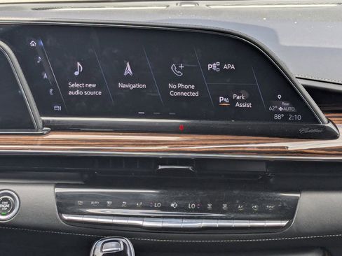 Used 2022 Cadillac Escalade ESV Premium Luxury AWD/4WD image 26