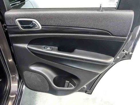 Used 2020 Jeep Grand Cherokee Altitude AWD/4WD image 31