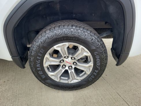 Used 2025 GMC Sierra 1500 SLT image 26