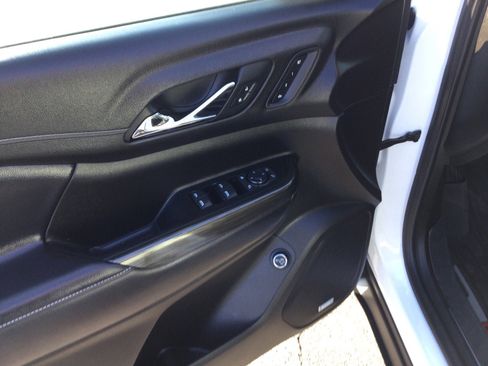 Used 2023 GMC Acadia SLT w/ Elevation Edition image 14