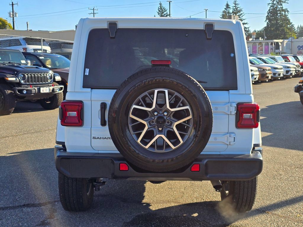 Used 2025 Jeep Wrangler Unlimited Sahara AWD/4WD image 7