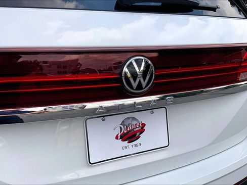 Used 2024 Volkswagen Atlas SE AWD/4WD image 32