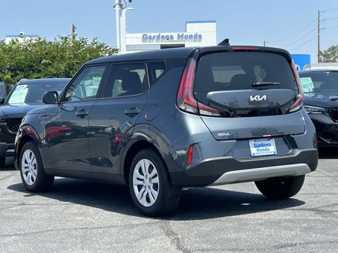 Used 2025 Kia Soul LX FWD image 4