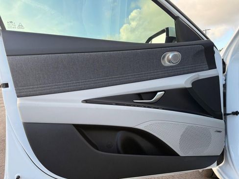 New 2026 Hyundai Elantra Limited FWD image 44