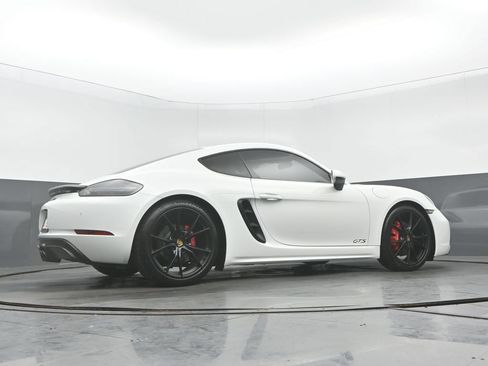 Used 2019 Porsche 718 Cayman GTS RWD image 12