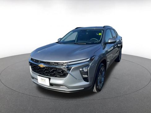 Used 2025 Chevrolet Trax LT image 7