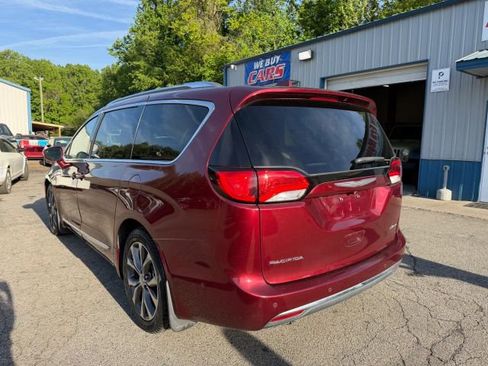 Used 2017 Chrysler Pacifica Limited image 2