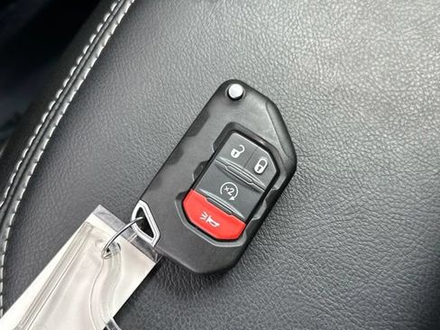 Used 2022 Jeep Wrangler Unlimited Sahara w/ Cold Weather Group AWD/4WD image 2