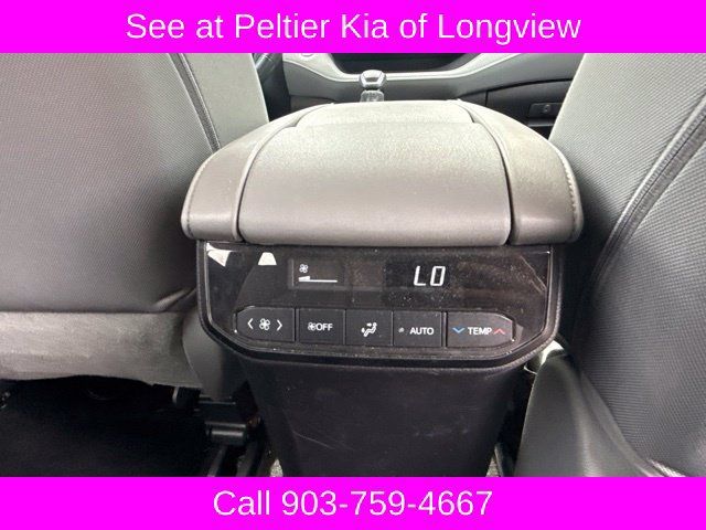 Used 2023 Toyota Highlander LE FWD image 13