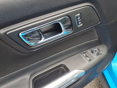 Used 2017 Ford Mustang Coupe image 22