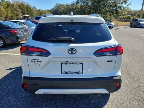 Used 2022 Toyota Corolla Cross XLE image 11