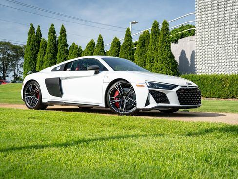 Certified 2023 Audi R8 V10 performance AWD/4WD image 2