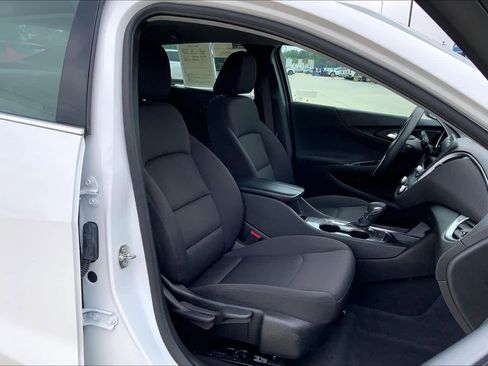 Used 2023 Chevrolet Malibu LT FWD image 9