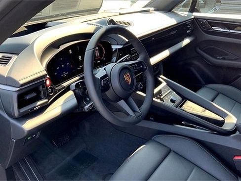 Used 2025 Porsche Macan Electric image 4