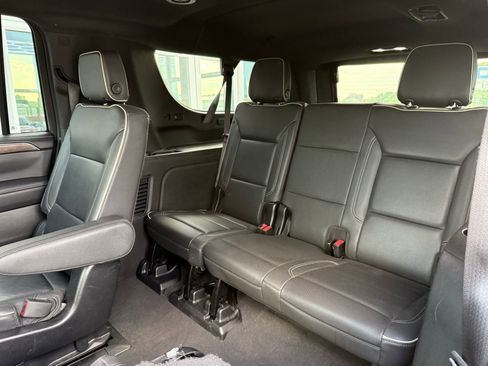 Used 2023 Chevrolet Suburban Premier RWD image 21