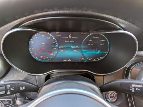 Used 2021 Mercedes-Benz GLC 300 4MATIC image 23