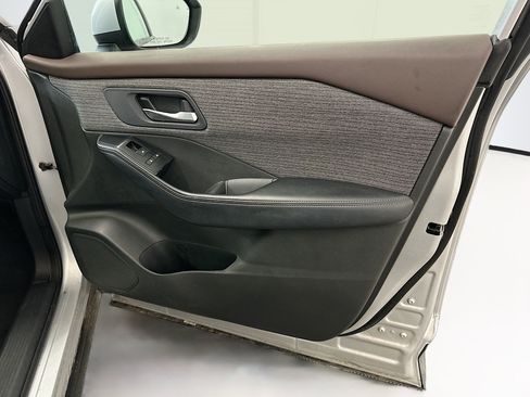 Used 2023 Nissan Rogue SV AWD/4WD image 32
