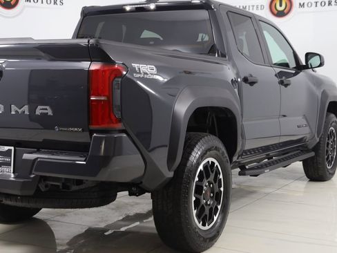 Used 2025 Toyota Tacoma TRD Off-Road image 44