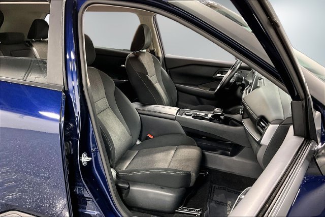 Used 2025 Nissan Rogue SV AWD/4WD image 25