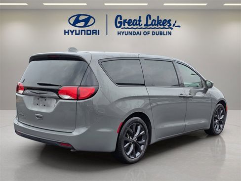 Used 2020 Chrysler Pacifica Touring w/ S Appearance Package image 5