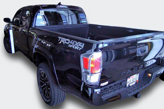 Used 2020 Toyota Tacoma TRD Sport w/ Technology Package AWD/4WD image 4
