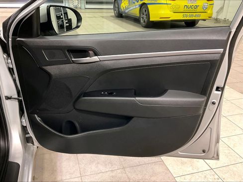 Used 2019 Hyundai Elantra SE w/ Cargo Package image 12