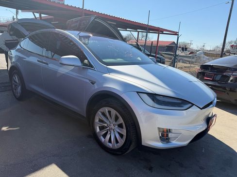 Used 2016 Tesla Model X image 12