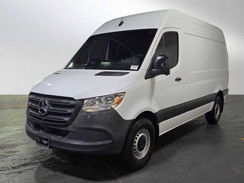 Used 2025 Mercedes-Benz Sprinter 2500 image 7
