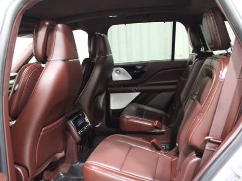 Used 2021 Lincoln Aviator Black Label w/ Class IV Trailer Tow Package image 21