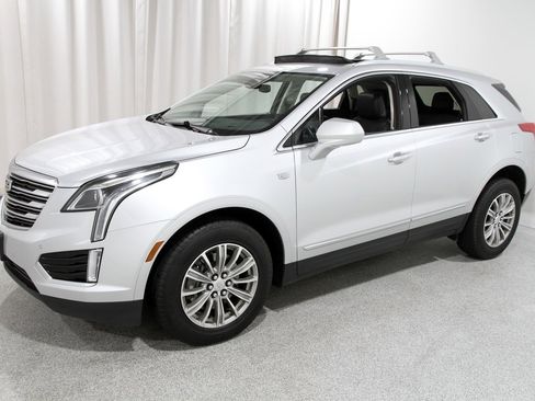 Used 2017 Cadillac XT5 Luxury w/ Driver Awareness Package image 3