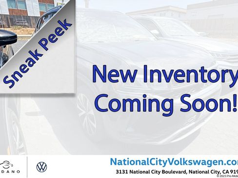 Used 2022 Volkswagen Taos SE FWD image 1
